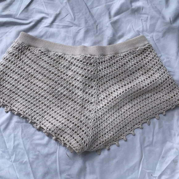 White knitted lounge shorts - Picture 2 of 3